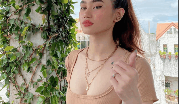 Ginalawan Na Ni Rebecca Ang Baso