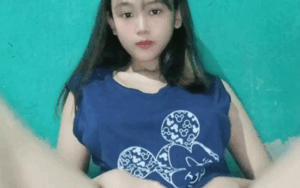 Nag Solo Si Eva Sa Kanyang Silid