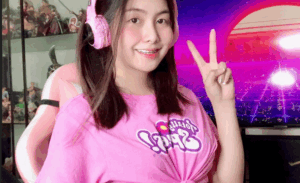Solo Sa Silid Si Marissa Habang Dinidikdik Ang Kiffy