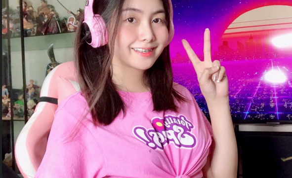 Solo Sa Silid Si Marissa Habang Dinidikdik Ang Kiffy