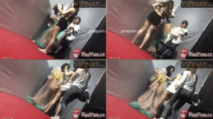 Kuhang Kuha Ang Pag Bihis Ng Actress Sa Backstage!