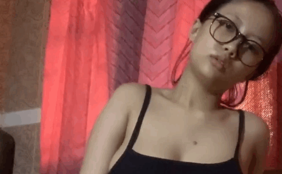 Walang Magawa Si Angela Sa Kanyang Kwarto