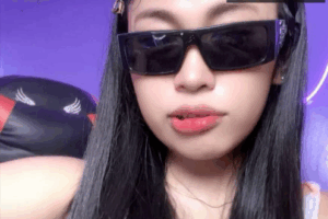 Sinarili Ni Monica Ang Kanyang Matamis Na Katawan