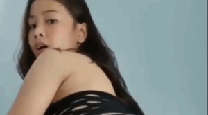Nag Sarili Si Marife Sa Kanyang Silid