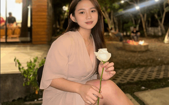 Fininger Ang Sarili Kiffy Ni Monica