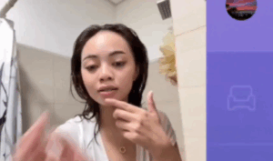Nag Sarili Si Maria Sa Kanyang Silid